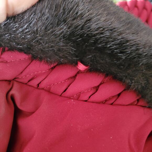 Gallery Deep Red Faux Fur Collar Quilted Jacket Size L - Picture 11 of 11